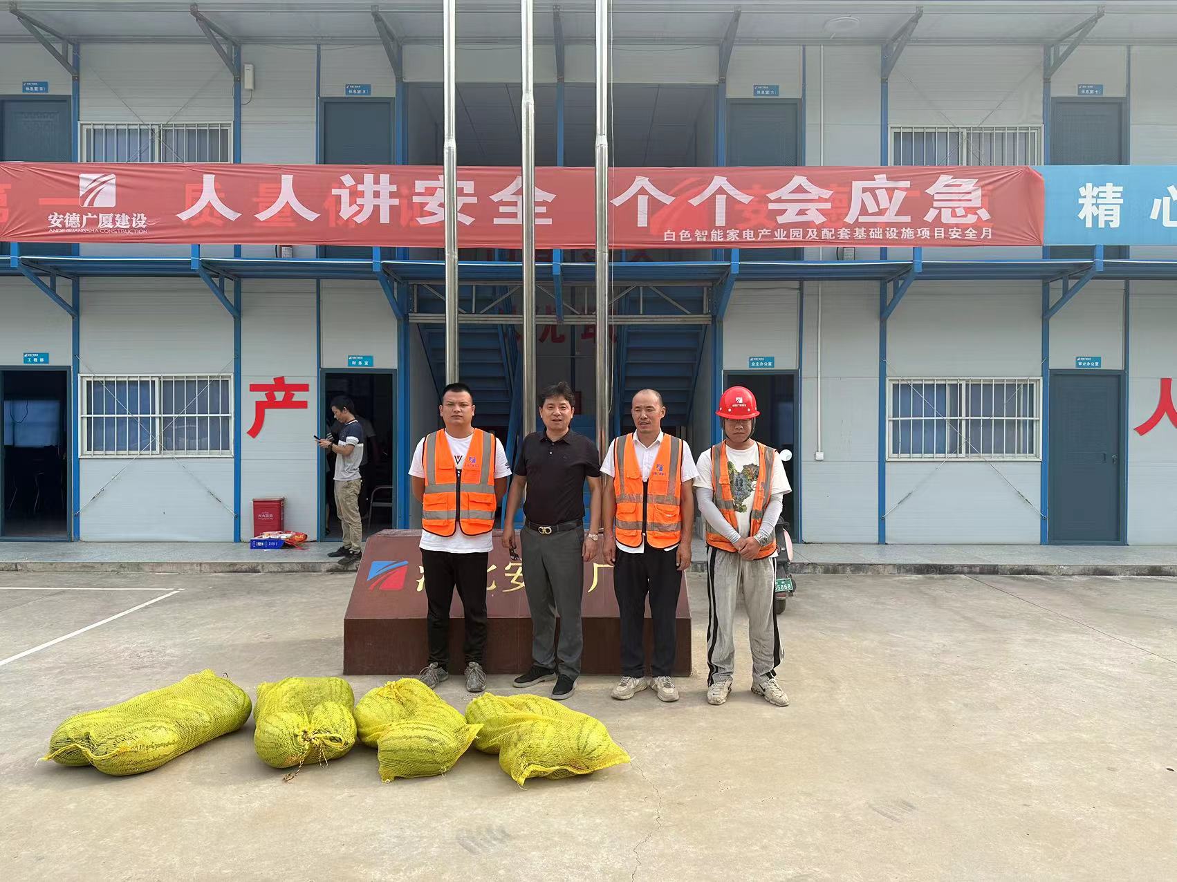 171341132.jpg 02.jpg